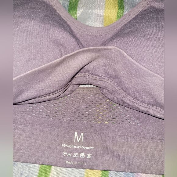 Sports bra no wires and straps are com - Picture 2 of 3